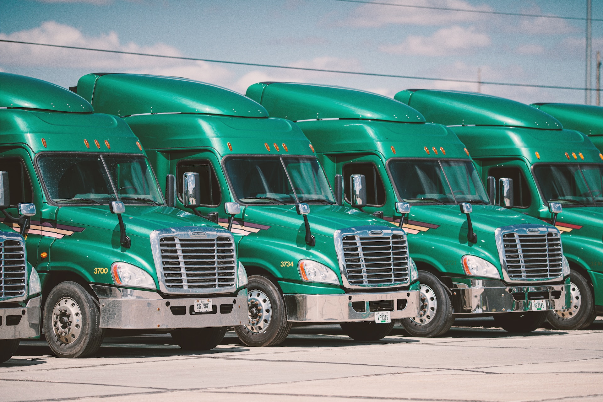 Understanding the Benefits of Investing in Used Freightliner Trucks