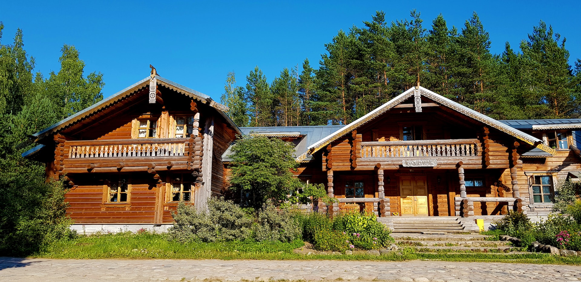 Sustainable Log Cabin Homes